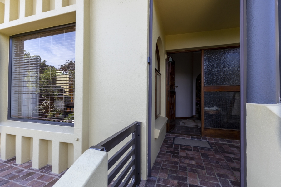 7 Bedroom Property for Sale in West Beach Eastern Cape